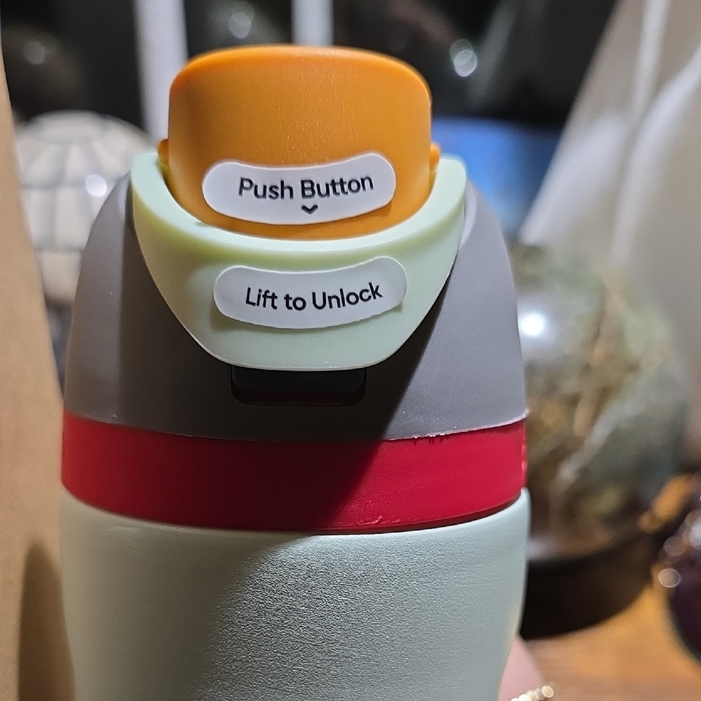 Owala FreeSip Insulated Bottle - White and Red - Picture 4 of 5